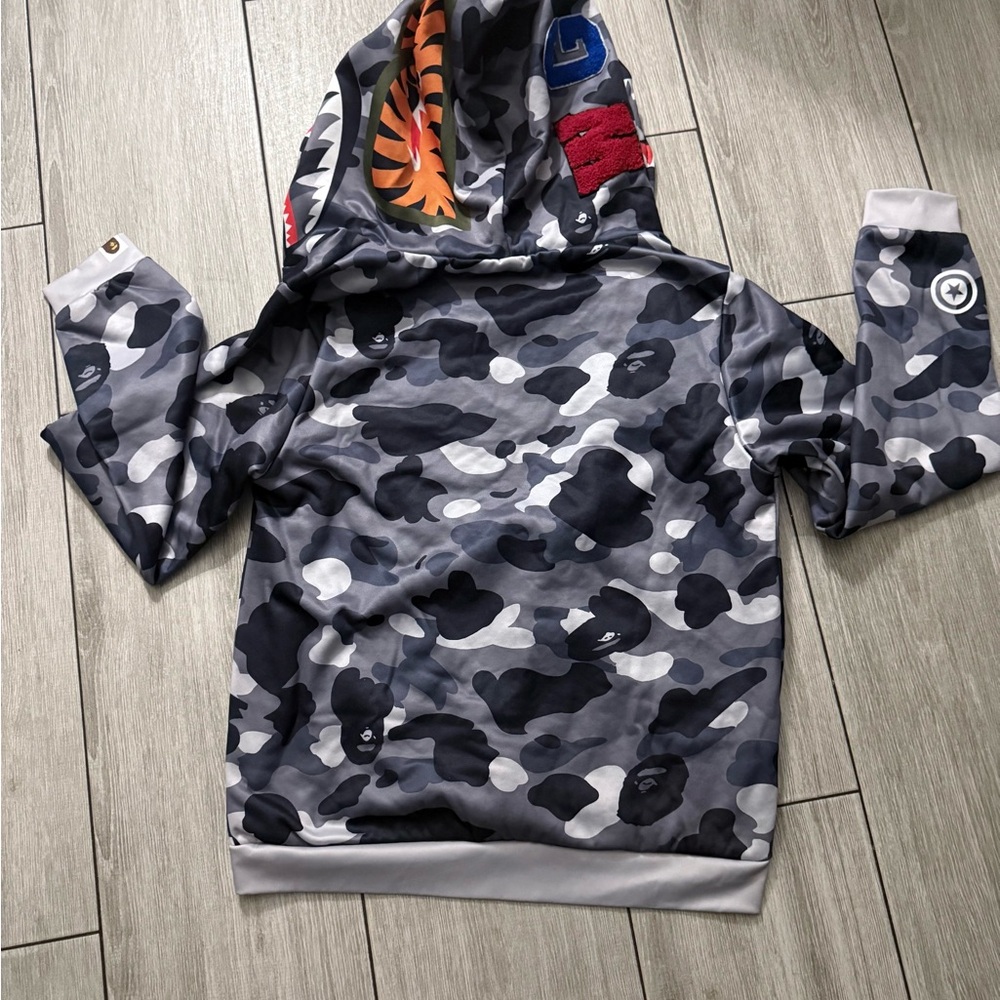 Camouflage Shark Hoodie zip up all the way size XL (age 10-12) - Picture 4 of 5